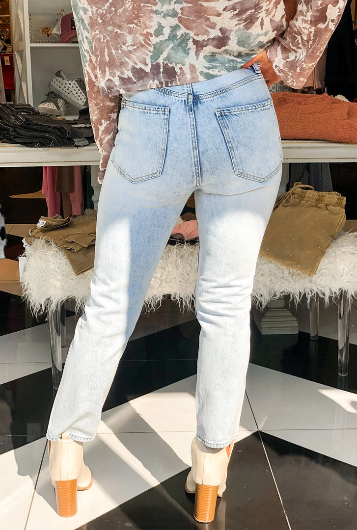 On Twelth Women's Clothing Andy High Rise Light Wash Girlfriend Jeans 4 On Twelth Women's Clothing Andy High Rise Light Wash Girlfriend Jeans