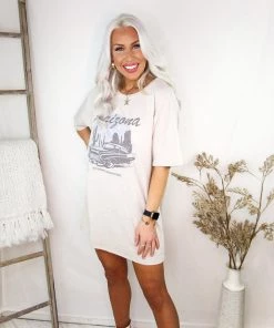 Le Lis Arizona Short Sleeve Graphic T-Shirt