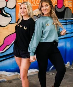 Vintage Distressed Black Butterfly Graphic Crewneck Sweatshirt Women's Clothing