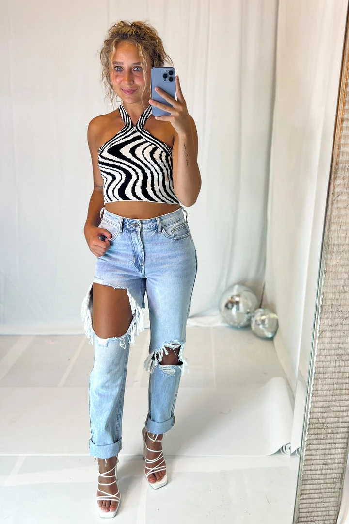 Blue Blush Women's Clothing White And Black Halter Neck Knit Top 4 Blue Blush Women's Clothing White And Black Halter Neck Knit Top