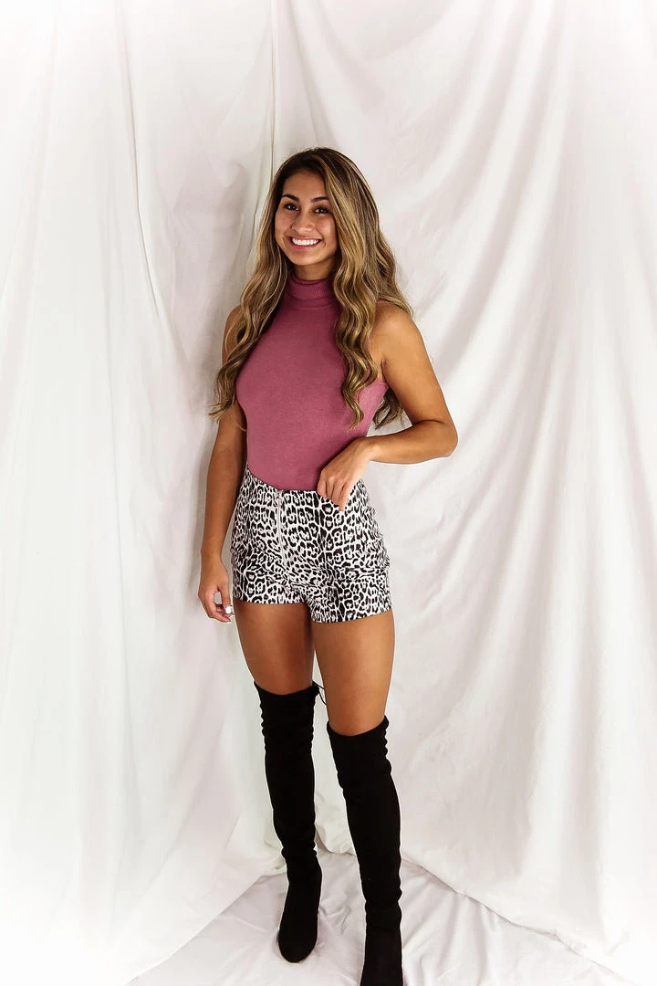 Le Lis Women's Clothing White Leopard Faux Leather Zip Up Shorts 6 Le Lis Women's Clothing White Leopard Faux Leather Zip Up Shorts